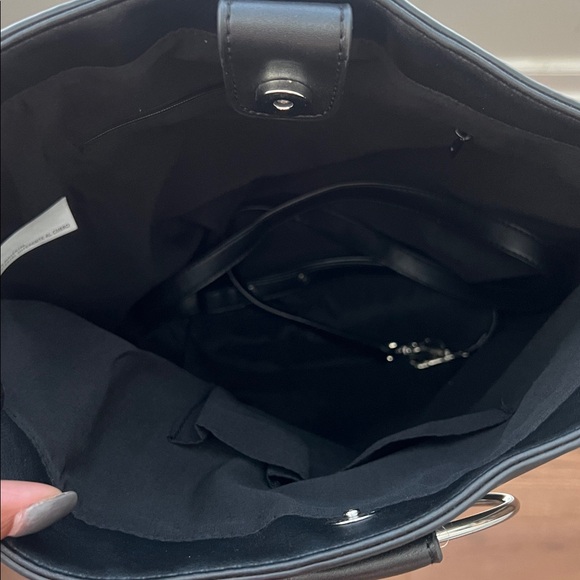 Elegant Black Tote Bag - Picture 2 of 2